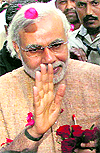 Narendra Modi is welcomed at the BJP national executive in Mumbai