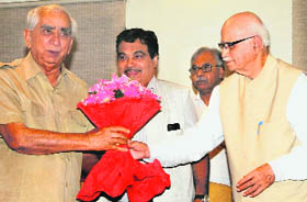 BJP leader Jaswant Singh with party chief Nitin Gadkari and LK Advani in New Delhi. 