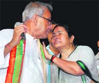 Mamata with Pranab Mukherjee (file photo)