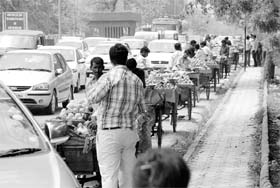 Rehris parked along the Chandigarh-Zirakpur highway lead to a traffic jam