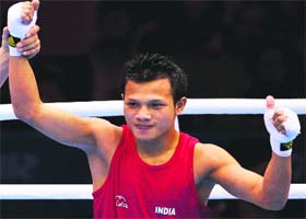 Flyweight boxer Devendro Singh packed a punch as he made entry into prequarters by beating Bayron Molina Figueroa of Honduras in the opening round after referee stopped the contest