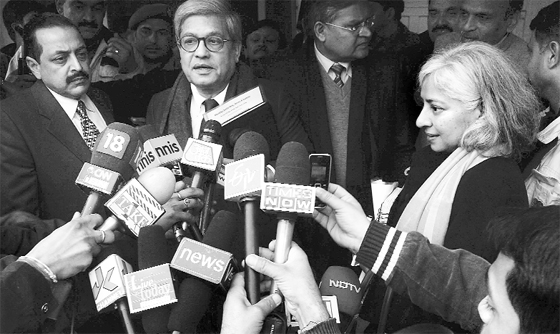 Centre’s interlocutors Dilip Padgaonkar (BJP memorandum in hand) and Radha Kumar interacting with mediapersons after meeting BJP leaders in Srinagar on January 17, 2011.