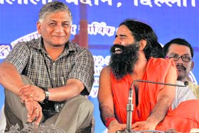 Former Army Chief VK Singh and Ramdev in New Delhi