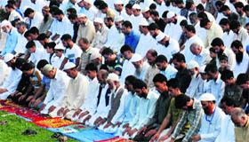 The devout offer ‘namaz’ in Srinagar.