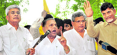 Samajwadi Party chief Mulayam Singh Yadav along with CPM general secretary Prakash Karat (L), CPM leader Sitaram Yechury (2R) and TDP chief N Chandrababu Naidu (R) addresses a rally during Bharat Bandh