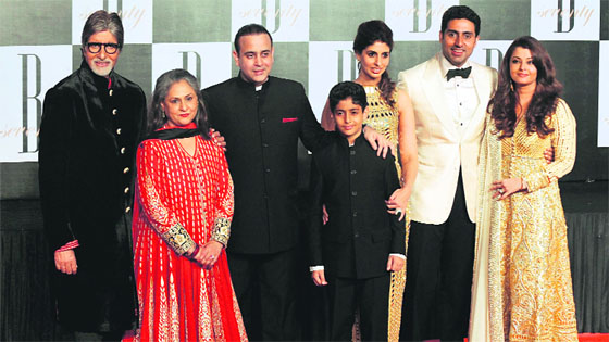 Bollywood star Amitabh Bachchan (L) poses with wife Jaya Bachchan (2nd L) , son-in-law Nikhil Nanda (C), daughter Shweta Nanda (3rd R), son Abhishek Bachchan (2nd R) and daughter-in-law Aishwarya Rai-Bachchan during a party on the eve of Amitabh Bachchan's 70th birthday