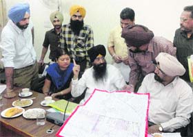 Officials brief PWD Minister Sharanjit Singh Dhillon about the ongoing development projects in Ludhiana on Tuesday