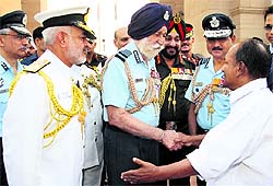 AK Antony greets Marshal of the Air Force Arjan Singh in New Delhi as the Service Chiefs look on
