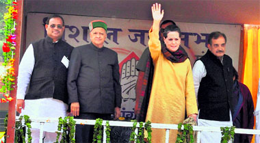 AICC chief Sonia Gandhi with state party chief Virbhadra Singh (L) and state party in charge Birender Singh at a rally in Mandi on Monday. 