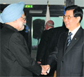 Dr Manmohan Singh with President of China Hu Jintao: Mutual visits and meetings in third countries could play a vital role in promoting mutual trust