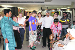 A delegation of UK students at the Dharohar Haryana Museum in Kurukshetra University take a look at the bigkukka (hubble-bubble) with the curator.
