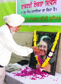 A Congress worker pays tribute to former Prime Minister Indira Gandhi on her death anniversary at Congress Bhawan in Ludhiana on Wednesday.