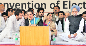 Congress general secretary Rahul Gandhi, party president Sonia Gandhi, Prime Minister Dr Manmohan Singh and other party members at a Congress function.