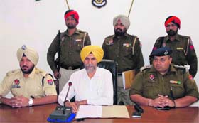 Khanna SSP Hardial Singh Maan addresses a press conference in Ludhiana on Sunday