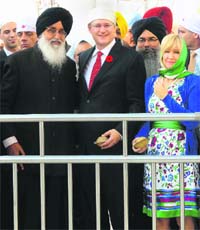 Canadian PM Stephen Harper and his wife with Punjab CM PS Badal at Anandpur Sahib