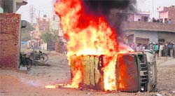 Seven vehicles were set afire allegedly by dera supporters in Sirsa on Saturday . Tribune photo