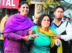 Wailing daughter and relatives of the deceased Ravinderpal Singh.