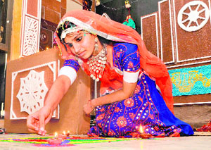 A student makes a rangoli during a Rajasthani craft and art show at the NIIFT, Phase 1, Industrial Area, in Mohali on Monday.