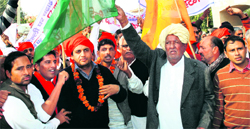 Sarv Jat Khap Mahapanchayat chief Nafe Singh Nain launches the stir at Narwana.