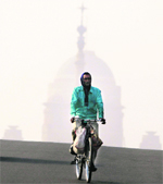 A cyclist at Raisina Hill on a foggy day in New Delhi on Monday. 