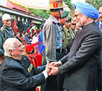 PM Manmohan Singh greets 1971 war hero Lt Gen JFR Jacob (retd) at the Army Day function in New Delhi on Tuesday.