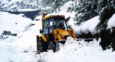A JCB clears heavy snow on the Manali-Vashisht road on Tuesday. 
