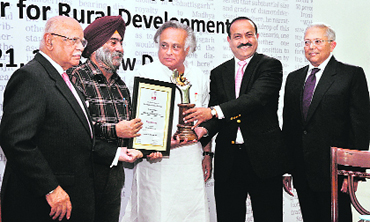 Rural Development Minister Jairam Ramesh presents IPI-India award for excellence in journalism 2012 to Editor-in-Chief of The Tribune Raj Chengappa and Chief of Bureau Prabhjot Singh