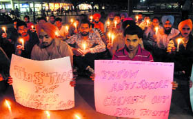 Students of Panjab University hold a candlelight protest, demanding justice in the advocate Amanpreet murder case, at Sector 17,in Chandigarh, on Thursday