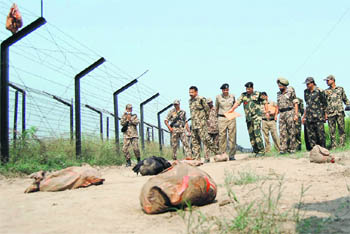Smugglers in Pakistan use catapults to fling drug packets across the border fence into Indian territory.