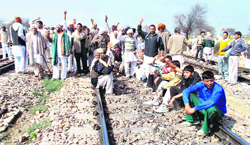 Farmers protest land aquisition in Jind.