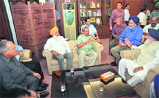 Punjab Chief Minister Parkash Singh Badal with his Goa counterpart Manohar Parrikar (2L) and other senior Akali leaders at Panaji on Tuesday. 