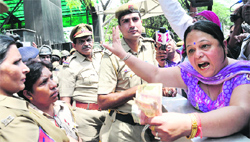 Protesters outside the police headquarters in New Delhi on Saturday.