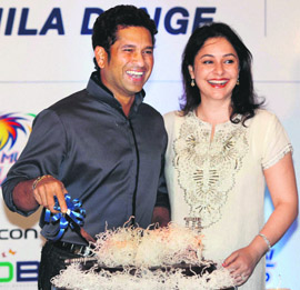 Sachin Tendulkar celebrates the day with wife Anjali in Kolkata on Wednesday. 