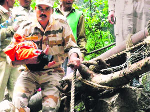  ITBP jawans rescue a child flood victim near Badrinath. 