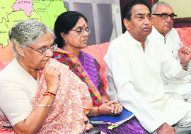 (From Left) Delhi CM Sheila Dikshit, Union Ministers Girija Vyas & Kamal Nath and Haryana CM Bhupinder Singh Hooda in New Delhi.