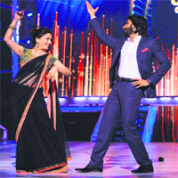 Stage presence: Madhuri Dixit with Ranveer Singh