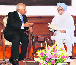 Pakistan Premier Nawaz Sharifs Special Envoy Shaharyar Khan with PM Manmohan Singh in New Delhi on Friday.
