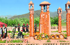Major General SK Razdan (retd) lays a wreath at the Drass memorial to mark the 14th anniversary of Kargil victory on Friday. Razdan lost his lower limbs in an encounter in Kulgam in south Kashmir in 1994. 