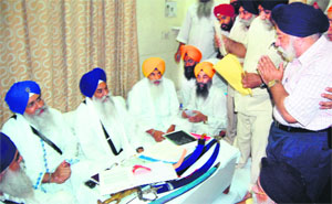 Former DSGMC president Paramjeet Singh Sarna presents his clarification to the Sikh clergy in Amritsar on Friday.