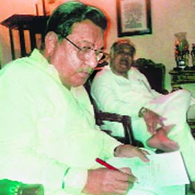 Balbir Pal Shah signs his resignation letter