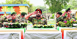 Army Chief General Bikram Singh (C), Northern Army Commander Lt Gen Sanjiv Chachra (L) and XVI Corps Commander Lt Gen DS Hooda (R) pay tribute to the martyred soldiers in Jammu on Wednesday