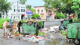 Overflowing garbage bins near Panjab University's Extension Library