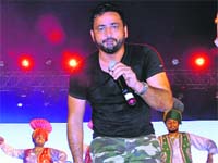 Punjabi singer actor Vinaypal Bhuttar performs at Sukhna Lake