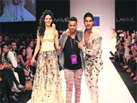 FASHION PASSION: Designer Ken Ferns walks the ramp with Amyra Dastur and Prateik Babbar
