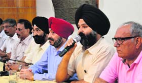 Gurmeet Singh Kular, president of the UCPMA, addresses mediapersons at a conference in Ludhiana on Sunday