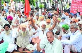Farmers hold a protest outside the Deputy Commissioner's office in Ludhiana on Monday