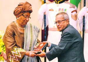  President Pranab Mukherjee presents the Indira Gandhi peace prize to Liberian President Ellen Johnson Sirleaf in New Delhi on Thursday. 