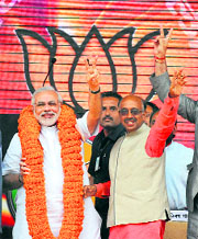 BJP leaders Narendra Modi and Vijay Goel at a rally in New Delhi. 
