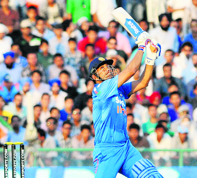 Skipper MS Dhonis unbeaten 139 went in vain as Aussies took 2-1 lead in the seven-match ODI series. Adam Voges unbeaten 76 off 88 balls and his 91-run partnership with James Faulkner scripted a thrilling 4-wicket win on Saturday night at Mohali. 
