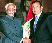 Vice-President Hamid Ansari with President of Peru Ollanta Humal in Lima